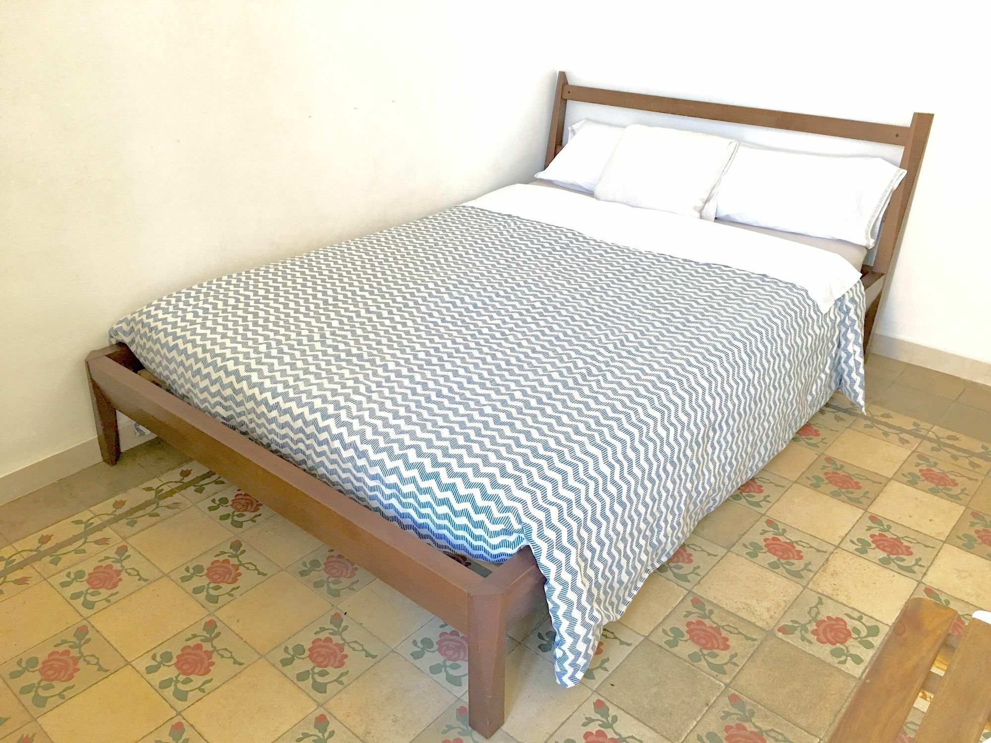 Oyo Guest House Ruzafa Valencia Exterior photo